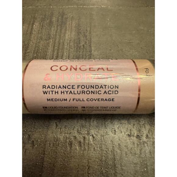 Revolution London Conceal & Hydrate Radiance Foundation Shade F0.2, 0.7 Fl. Oz - Picture 3 of 6